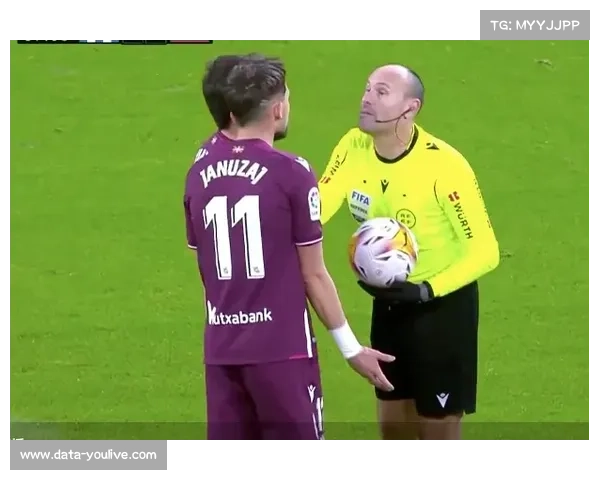 卢库米进球后与队友庆祝,获评全场最佳 卢库米进球后与队友庆祝,获评全场最佳